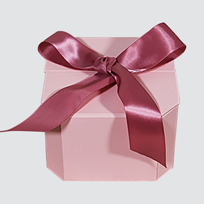 กล่องของขวัญสีชมพูหวาน Bowknot รูปแผ่นพับเทียนถ้วยช็อคโกแลตกล่องของขวัญสวยงาม